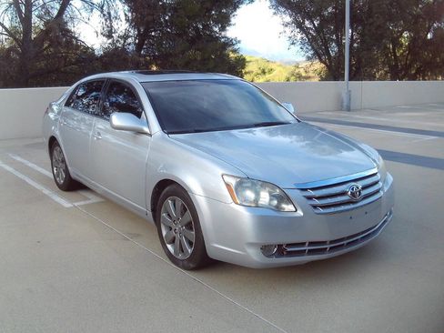 Used 2006 Toyota Avalon Touring FWD image 2
