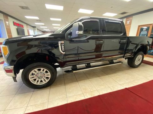 Used 2017 Ford F250 XLT w/ XLT Value Package image 2