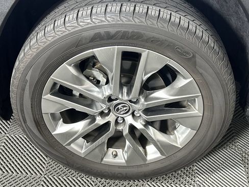 Used 2019 Toyota RAV4 Limited w/ Cold Weather Package FWD image 10