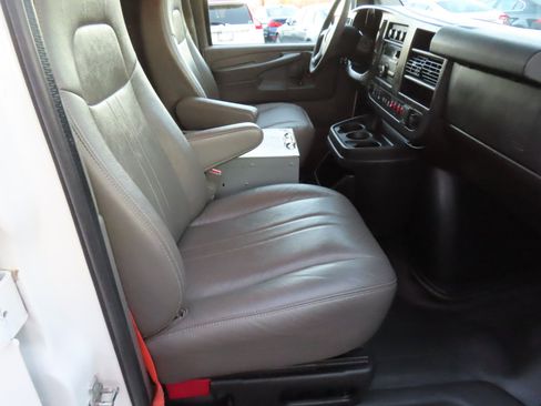 Used 2015 Chevrolet Express 2500 image 20