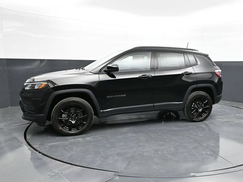 Used 2026 Jeep Compass Latitude AWD/4WD image 23