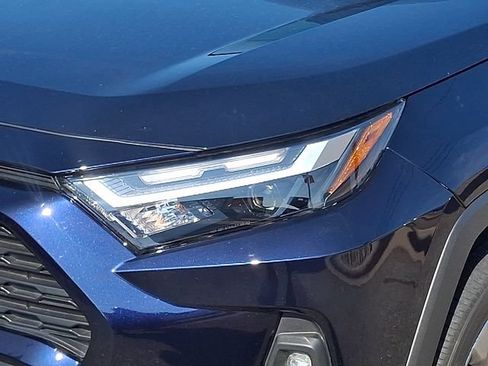 Used 2022 Toyota RAV4 XLE Premium FWD image 28