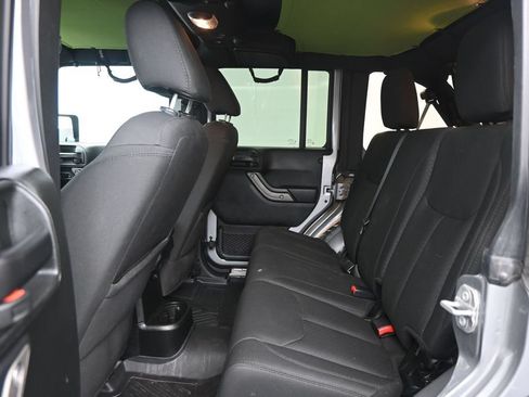 Used 2018 Jeep Wrangler Unlimited Sport S AWD/4WD image 13