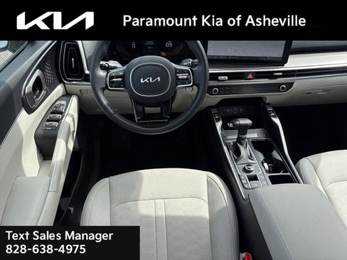 Certified 2025 Kia Sorento EX w/ Panoramic Sunroof Package image 24