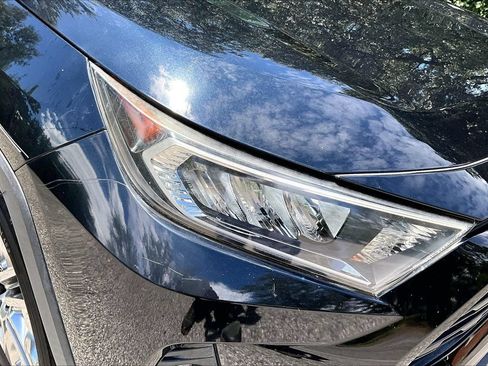 Used 2019 Toyota RAV4 XLE Premium FWD image 32
