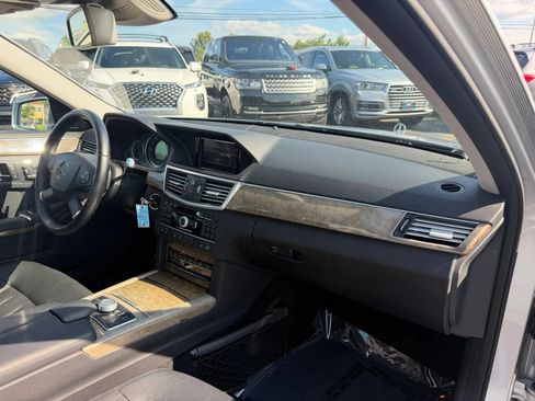 Used 2011 Mercedes-Benz E 550 4MATIC Sedan image 15