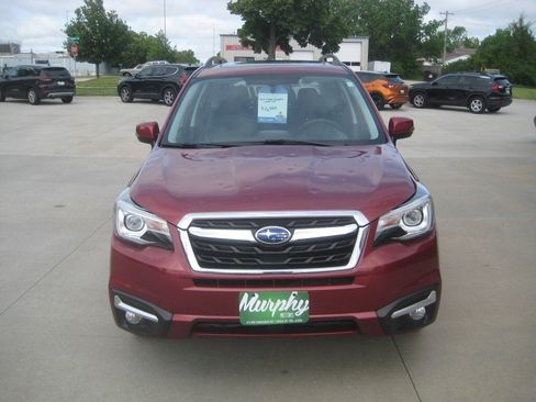 Used 2018 Subaru Forester 2.5i Touring AWD/4WD image 3
