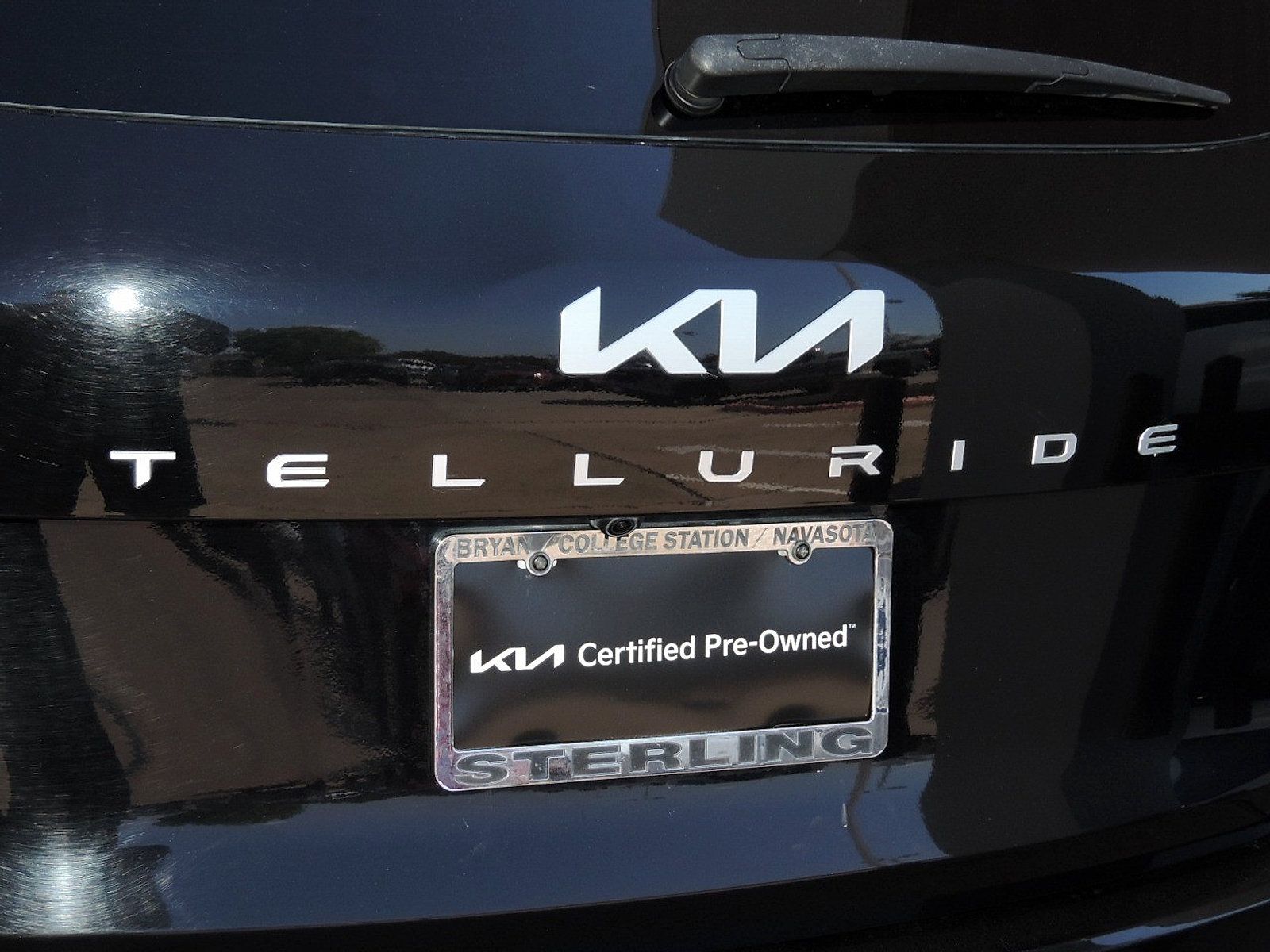 Used 2024 Kia Telluride SX w/ Towing Package FWD image 12