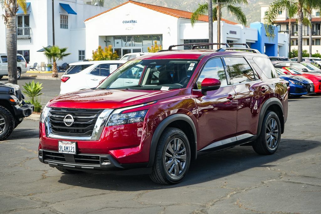 Used 2024 Nissan Pathfinder SV FWD image 3