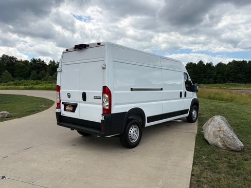 Used 2026 RAM ProMaster 2500 w/ Convenience Group FWD image 9