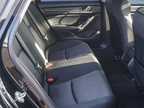 Used 2018 Honda Accord LX image 13