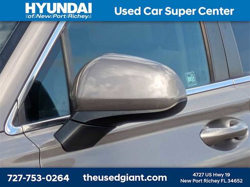 Used 2019 Hyundai Santa Fe SE image 11