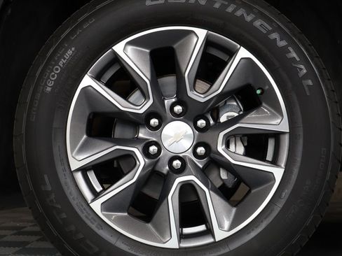Used 2024 Chevrolet Suburban LS w/ Driver Alert Package RWD image 10