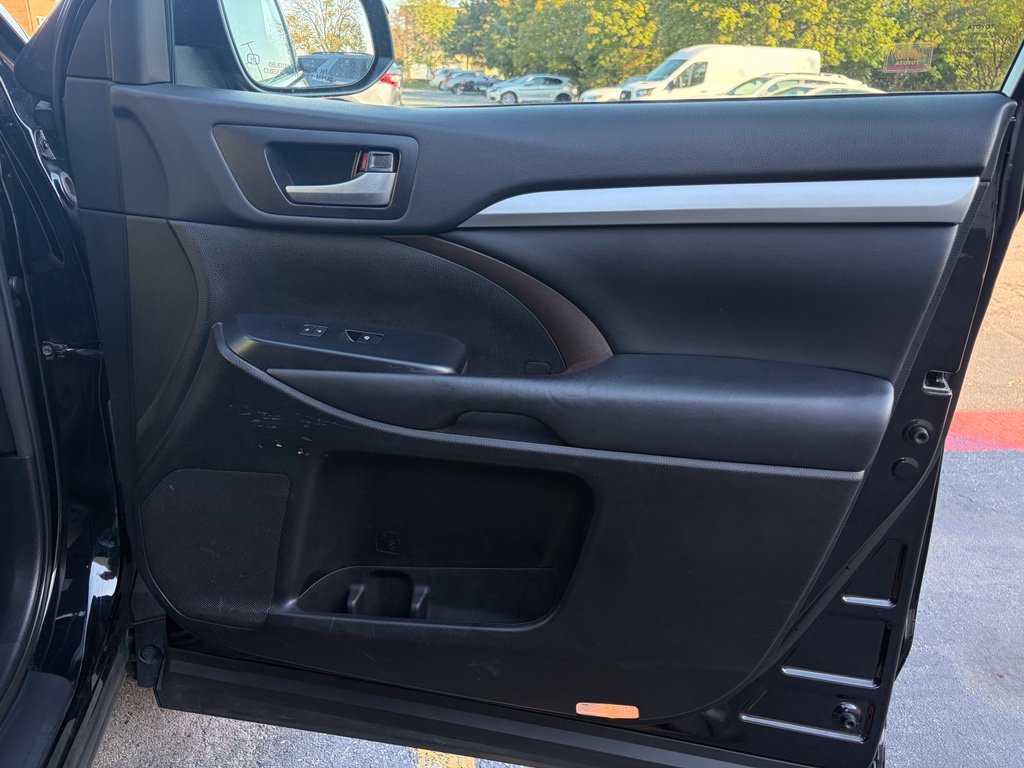 Used 2018 Toyota Highlander XLE w/ Protection Package #3 AWD/4WD image 22