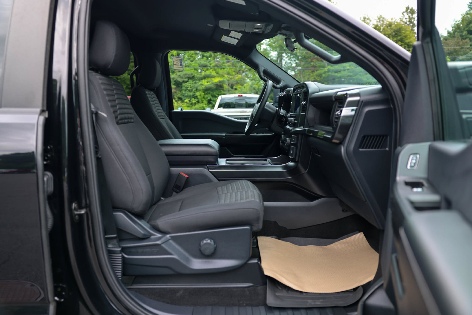 Used 2022 Ford F150 XL w/ STX Black Appearance Package AWD/4WD image 9