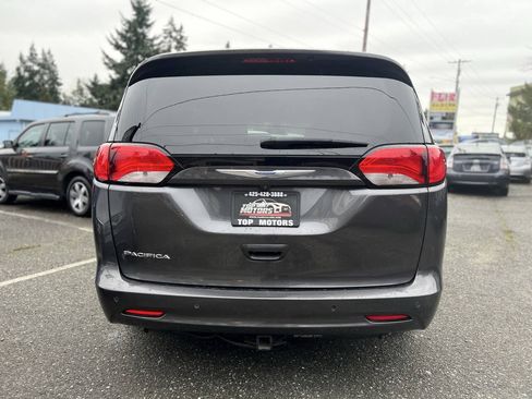 Used 2017 Chrysler Pacifica Touring FWD image 6