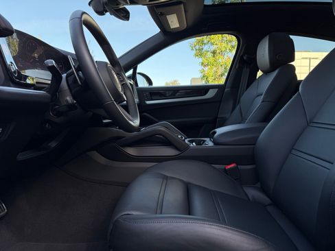 New 2025 Porsche Cayenne E-Hybrid Coupe AWD/4WD image 13