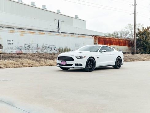 Used 2017 Ford Mustang GT Premium image 17