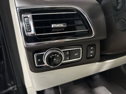 Used 2020 Lincoln Navigator L Black Label w/ Cargo Convenience Package AWD/4WD image 8