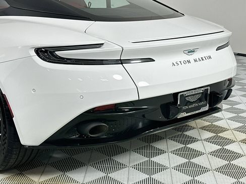 Used 2024 Aston Martin DB12 Coupe RWD image 8