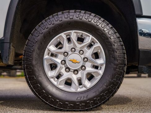 Used 2024 Chevrolet Silverado 2500 LT AWD/4WD image 9