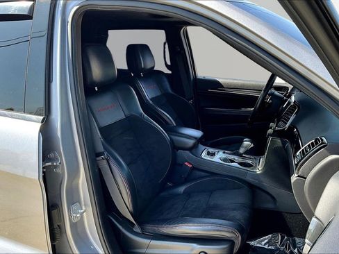 Used 2019 Jeep Grand Cherokee Trailhawk AWD/4WD image 30