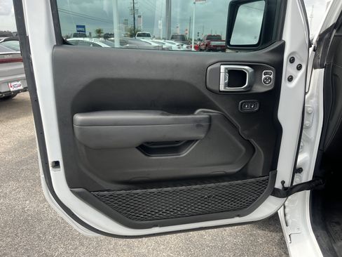 Used 2024 Jeep Wrangler Unlimited Sport AWD/4WD image 12