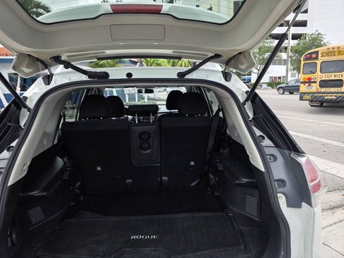 Used 2016 Nissan Rogue SV AWD/4WD image 15