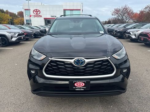 Used 2024 Toyota Highlander LE image 2