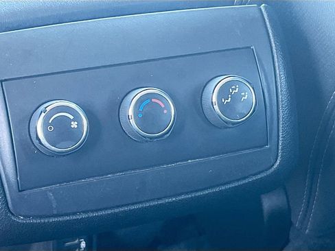 Used 2017 Chevrolet Traverse LT image 23