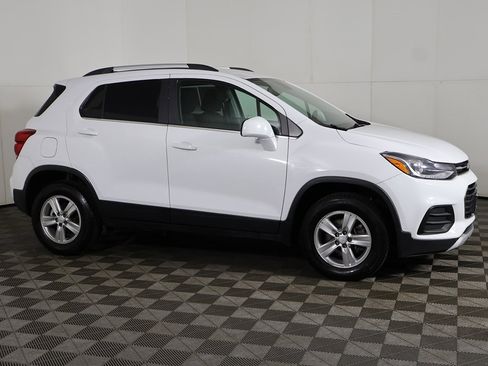 Used 2020 Chevrolet Trax LT image 11