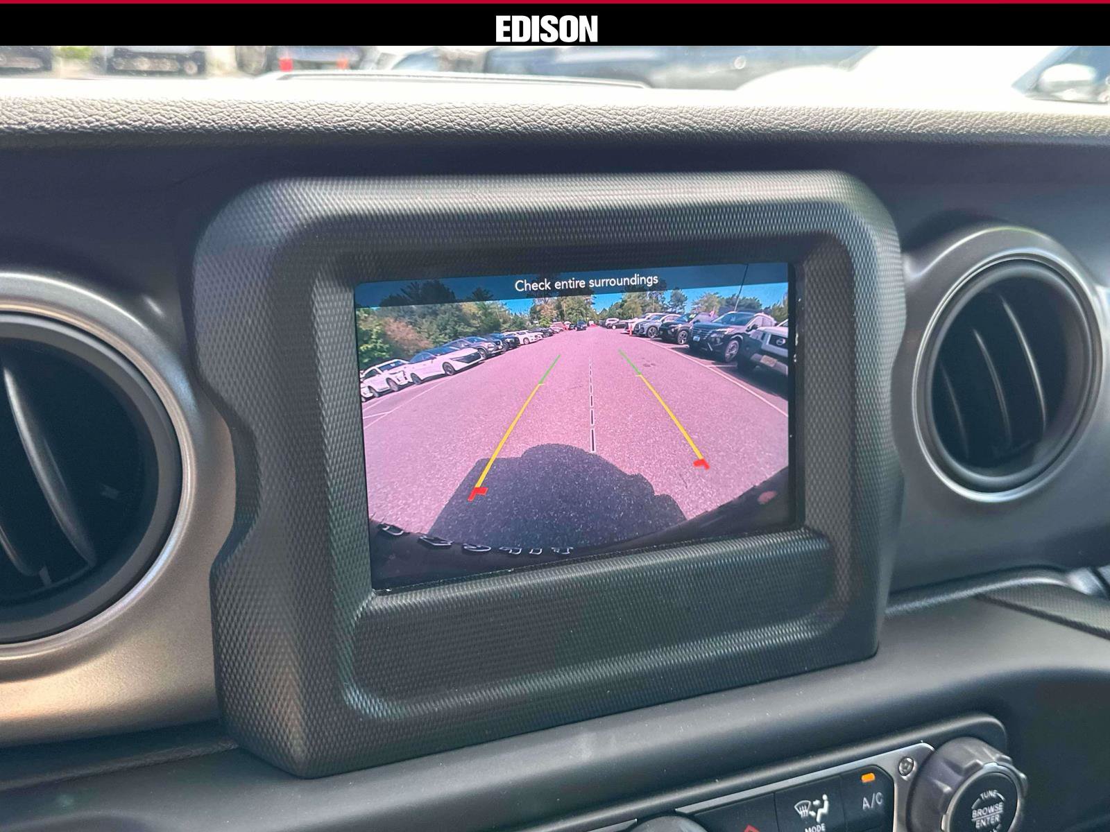 Used 2023 Jeep Wrangler Unlimited AWD/4WD image 26