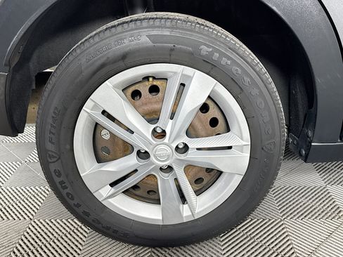 Used 2019 Nissan Kicks S FWD image 32