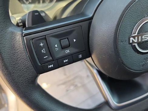 Used 2023 Nissan Rogue S AWD/4WD image 15