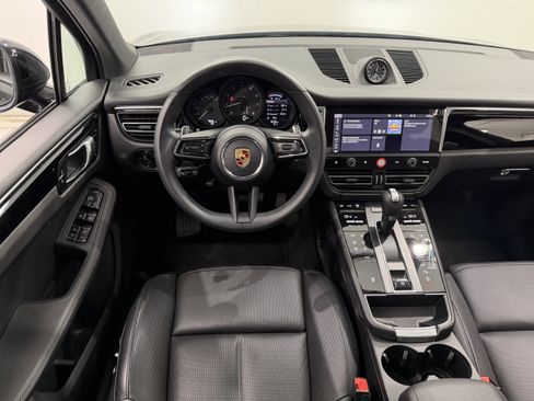 Certified 2025 Porsche Macan image 25