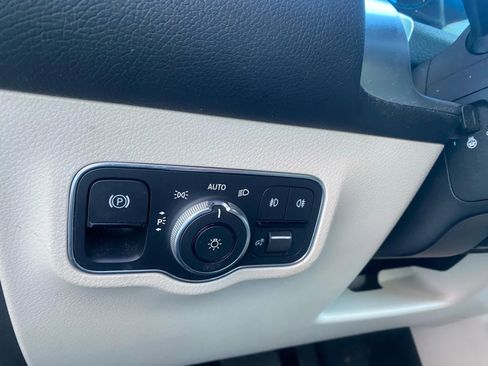 Used 2021 Mercedes-Benz GLB 250 4MATIC image 12