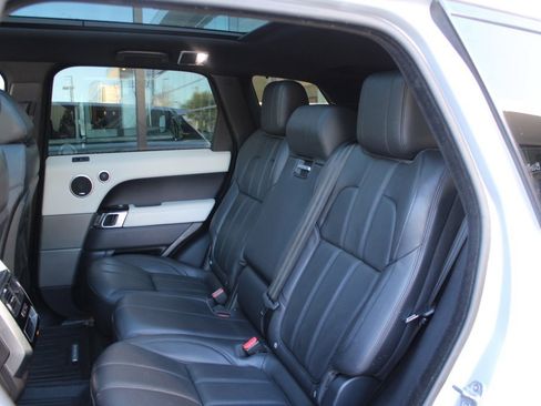 Used 2016 Land Rover Range Rover Sport HSE image 40