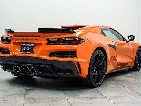 Used 2024 Chevrolet Corvette Z06 RWD image 11