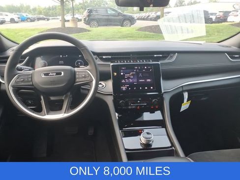 Used 2025 Jeep Grand Cherokee Altitude AWD/4WD image 11