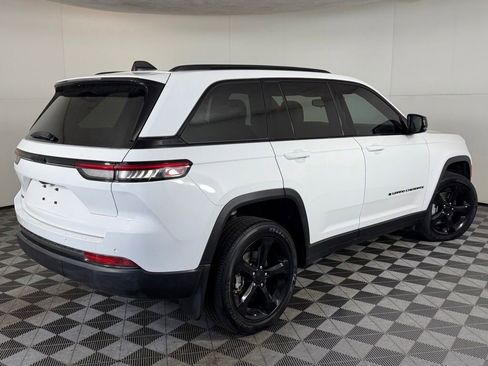 Used 2024 Jeep Grand Cherokee Altitude AWD/4WD image 12