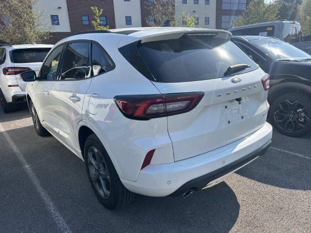 Used 2023 Ford Escape ST-Line w/ Tech Pack #1 AWD/4WD image 8