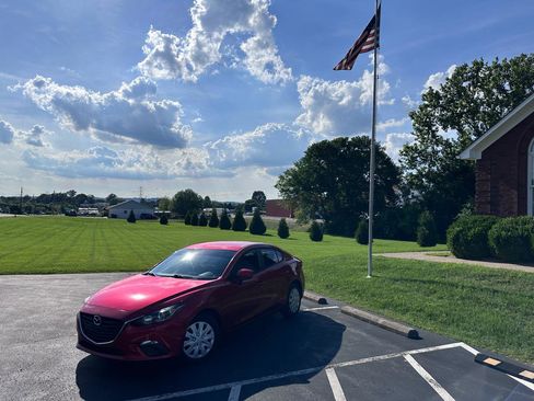Used 2014 MAZDA MAZDA3 i Sport FWD image 1