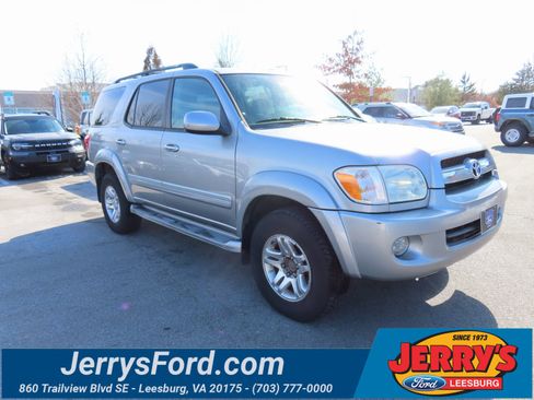 Used 2005 Toyota Sequoia SR5 image 1