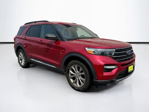 Used 2020 Ford Explorer XLT w/ Equipment Group 202A AWD/4WD image 3
