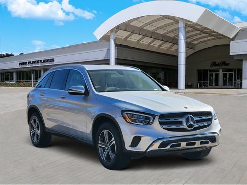 Used 2020 Mercedes-Benz GLC 300 image 2