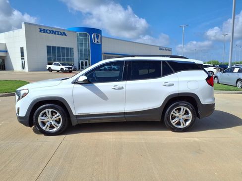 Used 2019 GMC Terrain SLE w/ Driver Convenience Package FWD image 3