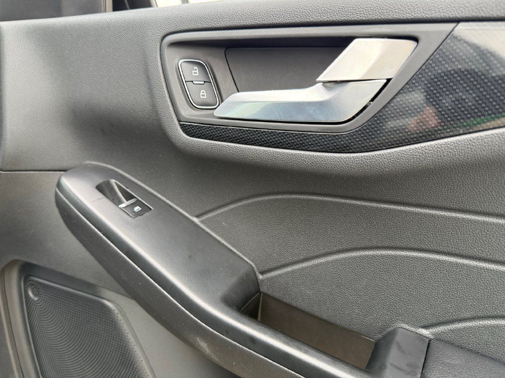 Used 2025 Ford Escape ST-Line Select AWD/4WD image 41