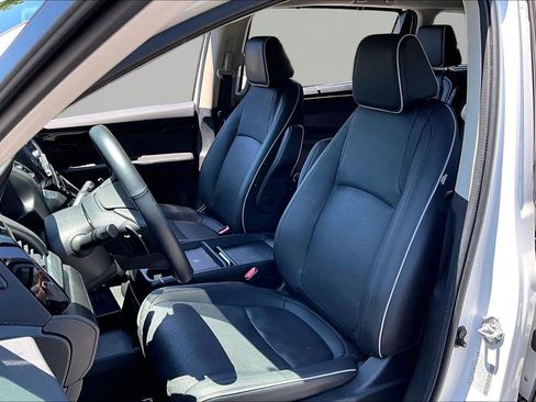 Used 2025 Honda Odyssey Elite image 17