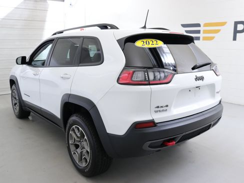 Used 2022 Jeep Cherokee Trailhawk image 6