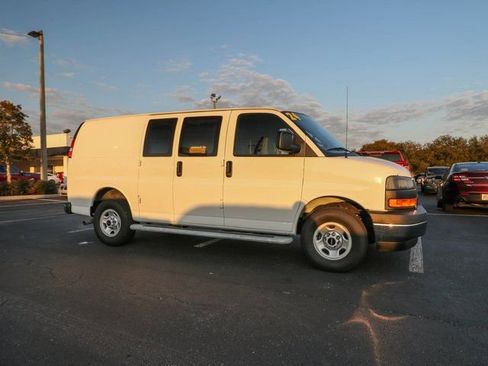 Used 2024 GMC Savana 2500 w/ Driver Convenience Package image 12